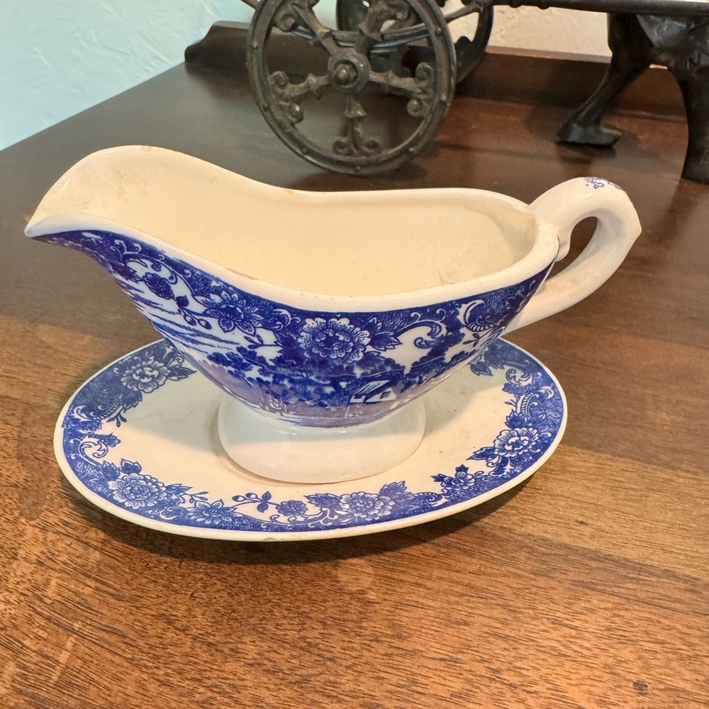 Italian Spode Vintage Blue & White Floral Gravy Sauce Boat & Attached Saucer